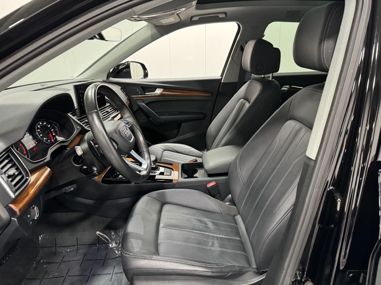 Audi Q5 Vehicle Full-screen Gallery Image 27