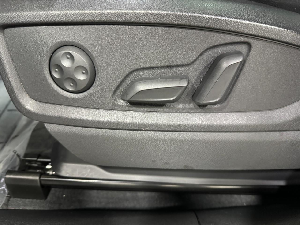 Audi Q5 Vehicle Full-screen Gallery Image 29