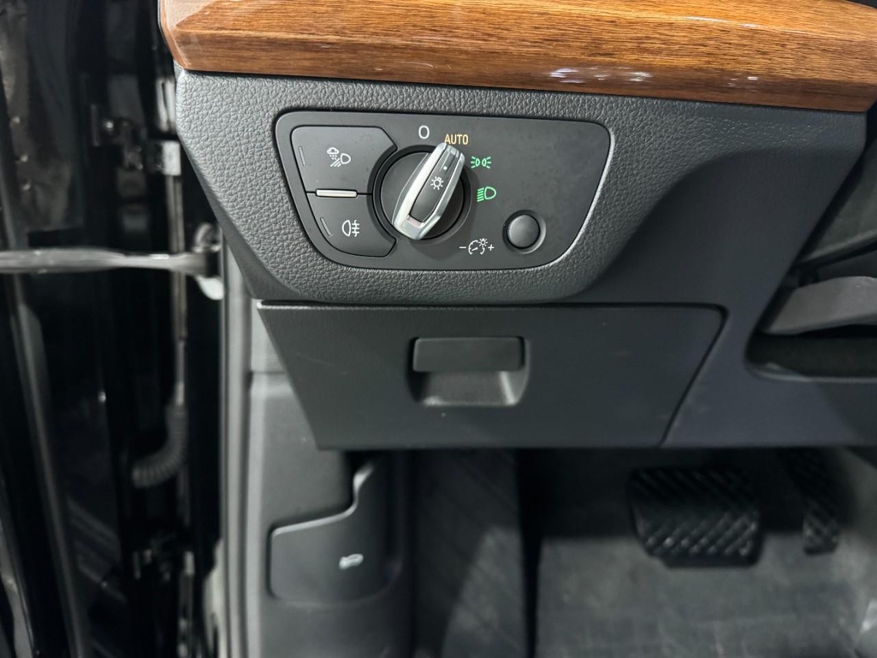 Audi Q5 Vehicle Full-screen Gallery Image 30