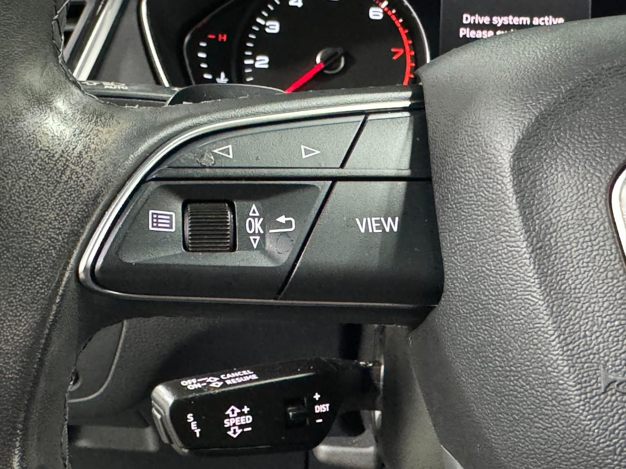 Audi Q5 Vehicle Full-screen Gallery Image 32