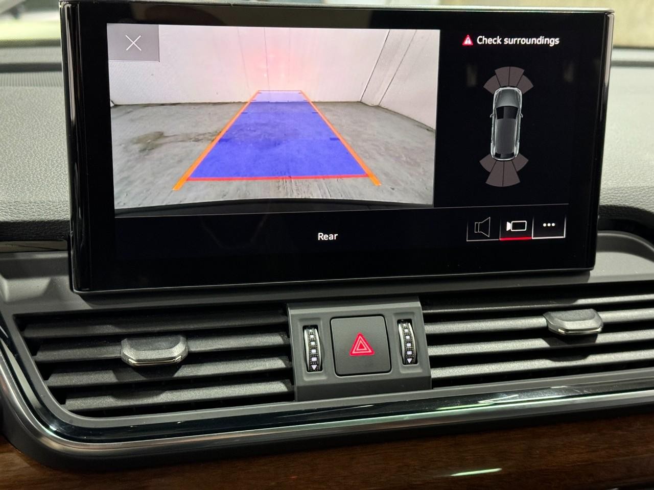 Audi Q5 Vehicle Full-screen Gallery Image 35