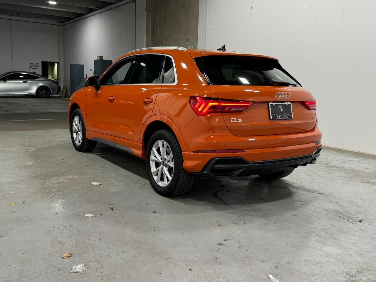 Audi Q3 Vehicle Full-screen Gallery Image 03