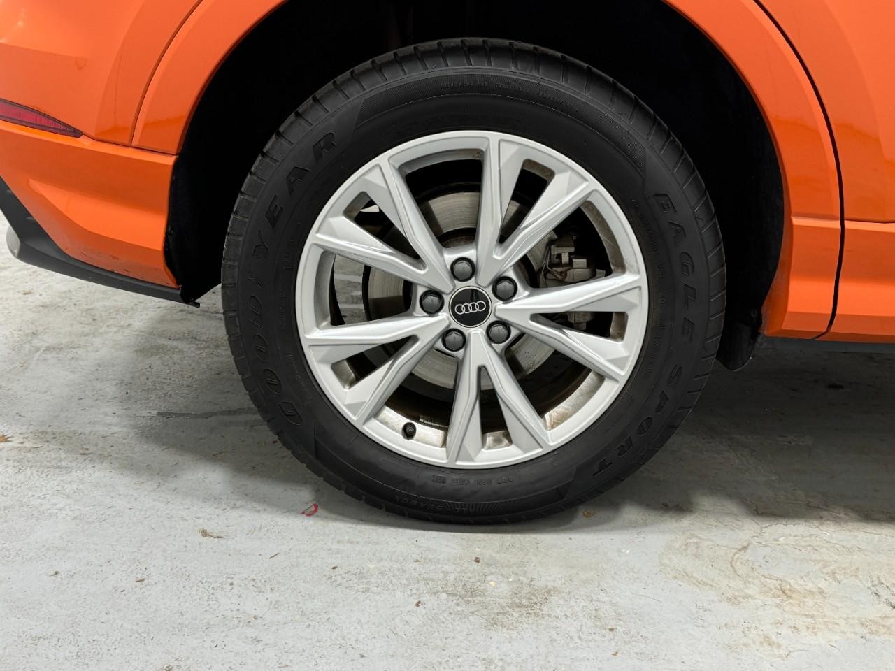 Audi Q3 Vehicle Full-screen Gallery Image 05