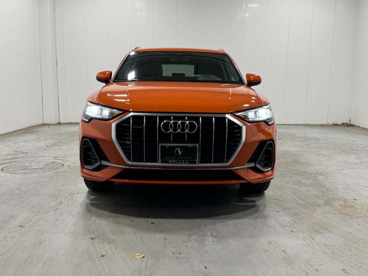 Audi Q3 Vehicle Full-screen Gallery Image 07