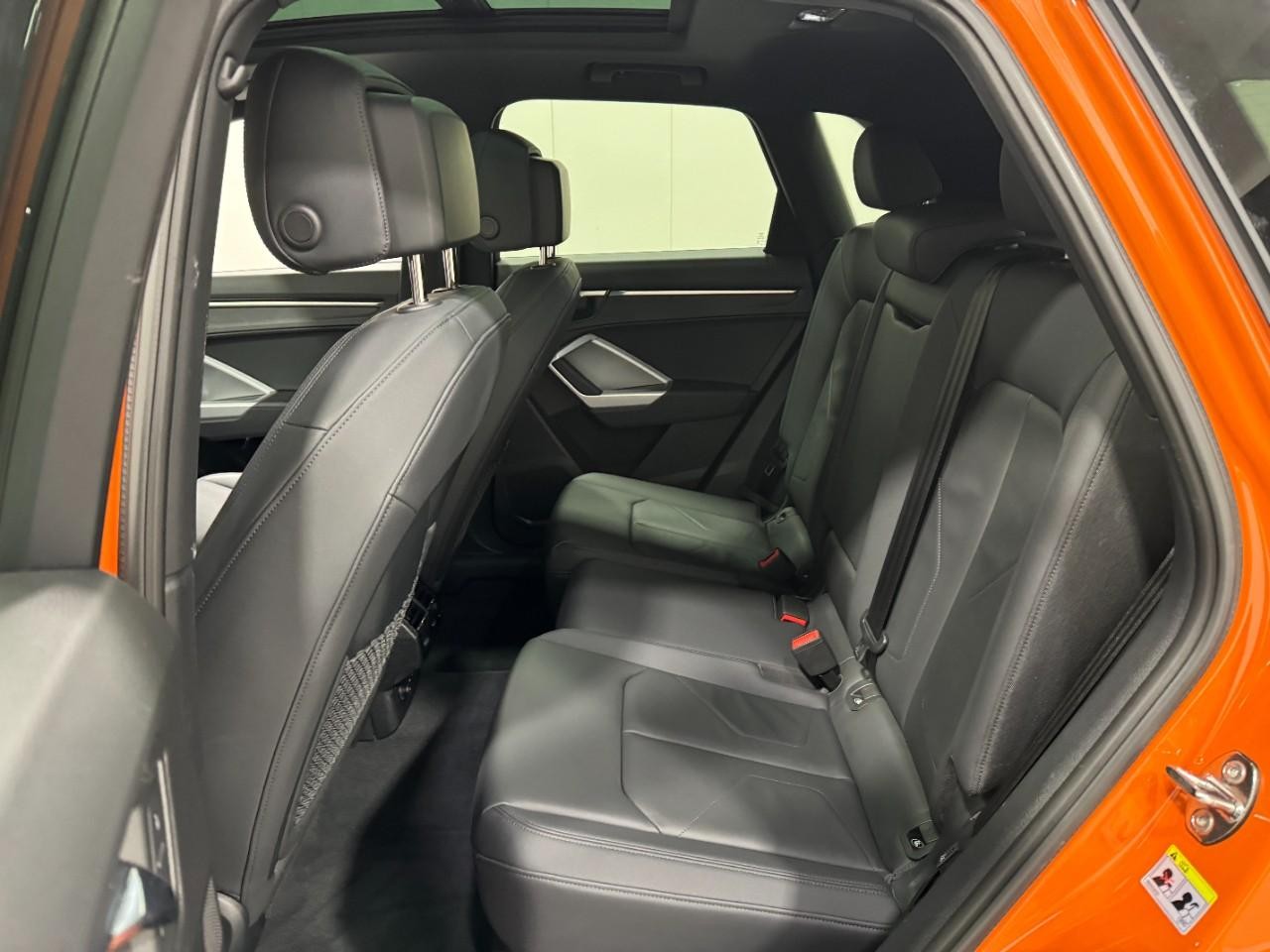 Audi Q3 Vehicle Full-screen Gallery Image 08