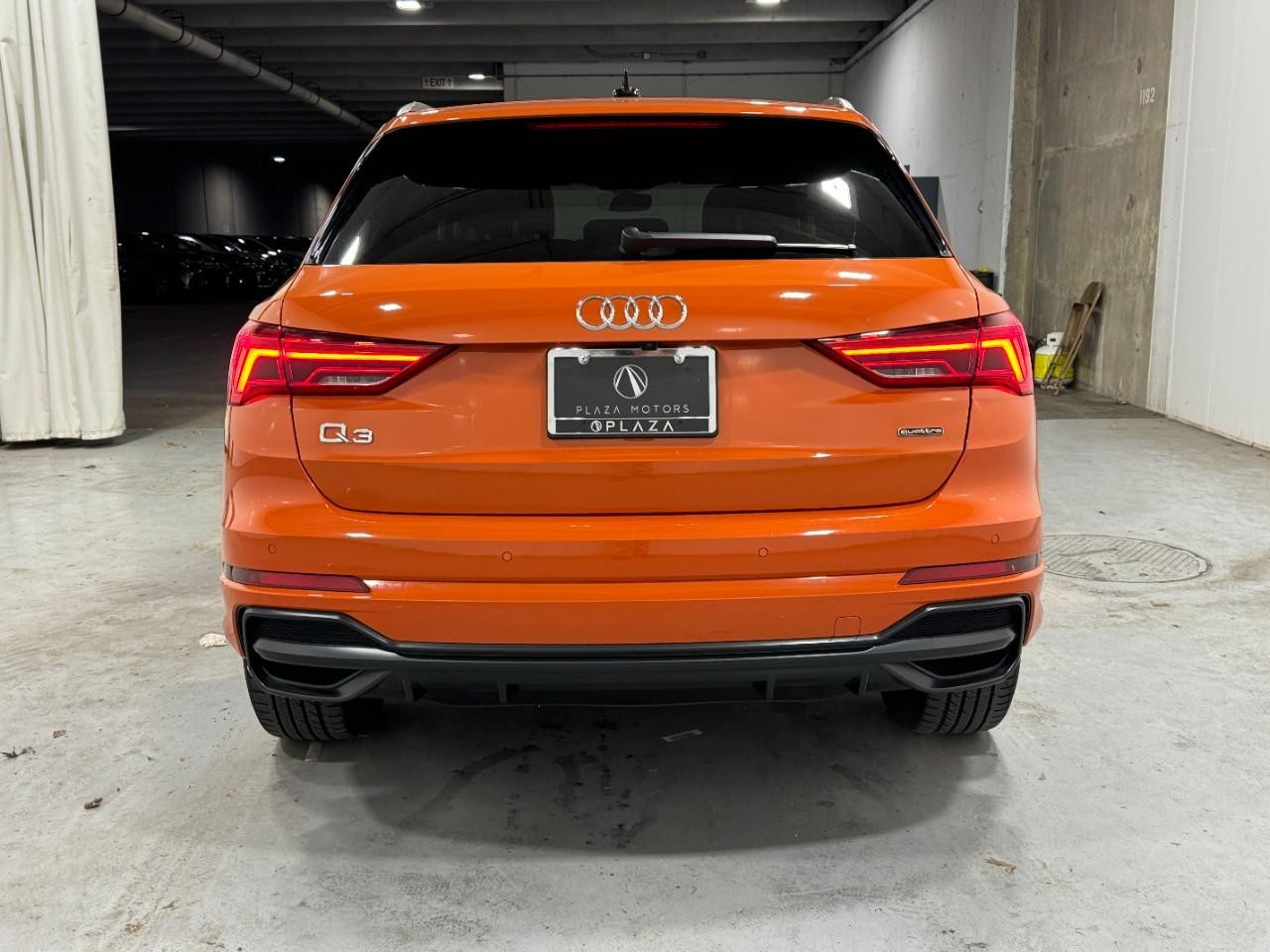 Audi Q3 Vehicle Full-screen Gallery Image 09