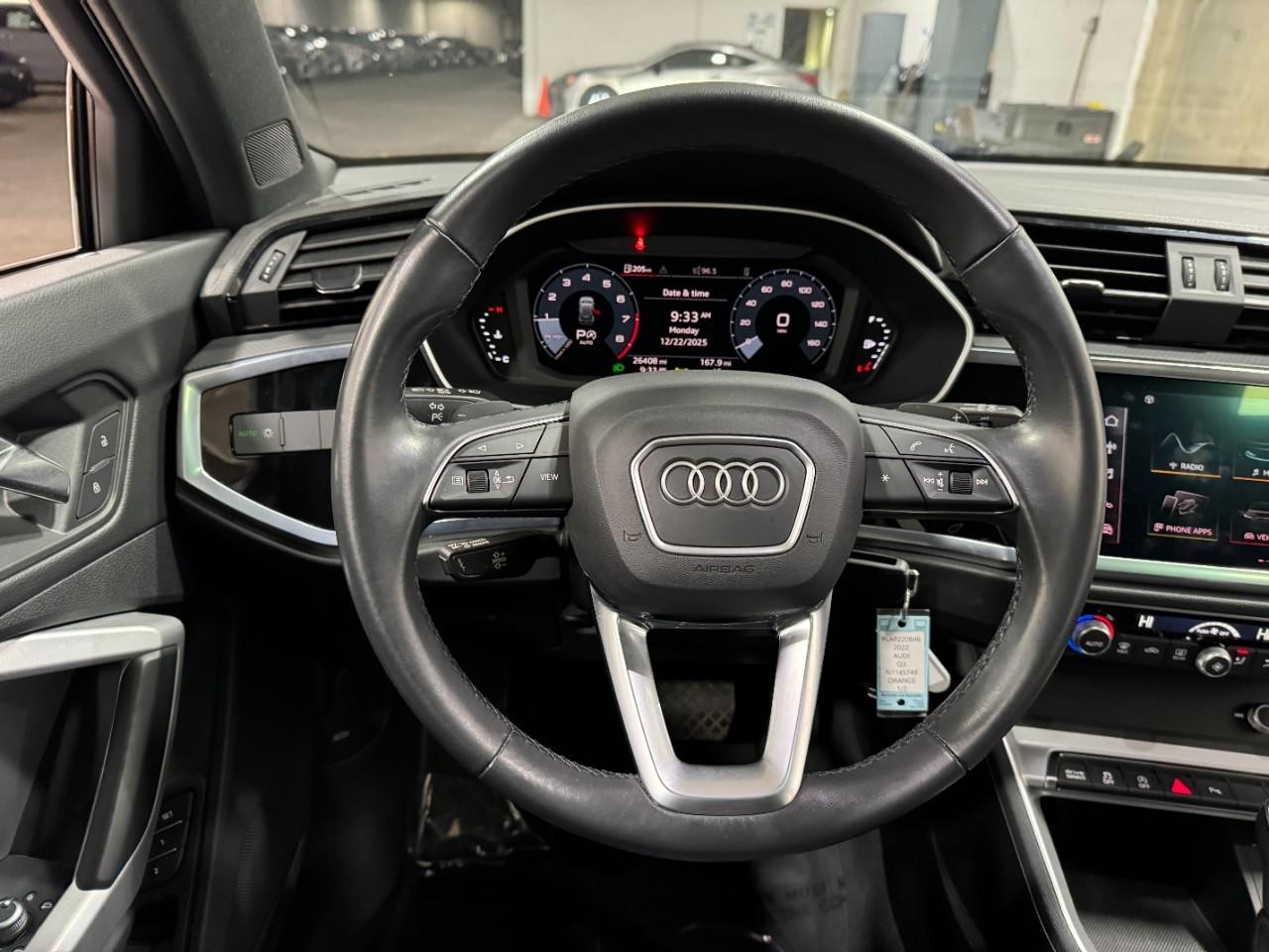 Audi Q3 Vehicle Full-screen Gallery Image 13