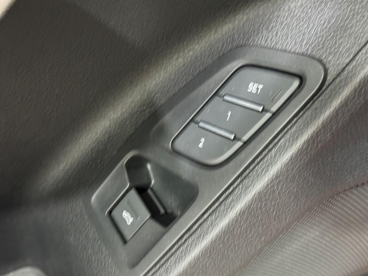 Audi Q3 Vehicle Full-screen Gallery Image 25