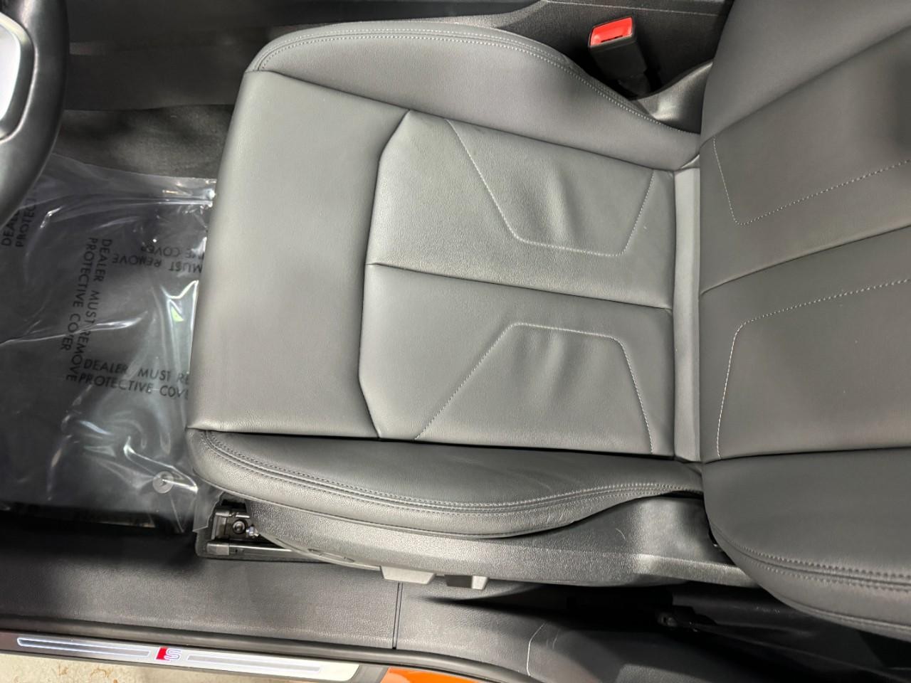 Audi Q3 Vehicle Full-screen Gallery Image 27