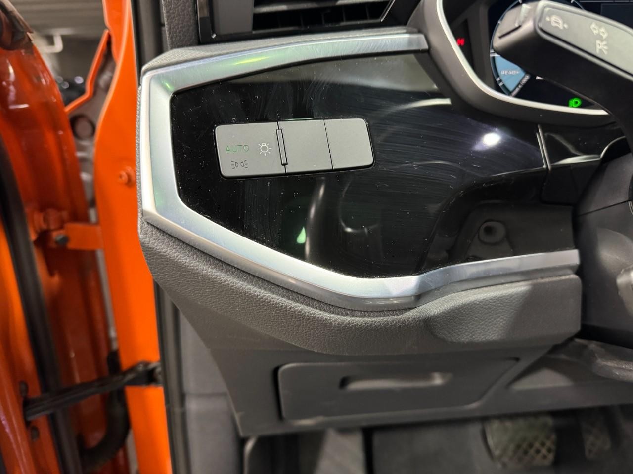 Audi Q3 Vehicle Full-screen Gallery Image 29