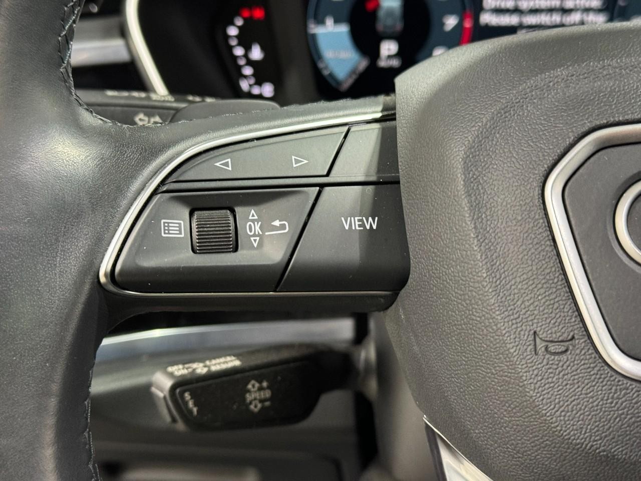 Audi Q3 Vehicle Full-screen Gallery Image 31