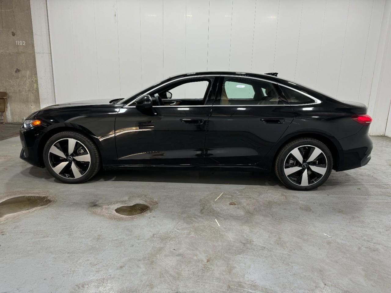 Audi A5 Vehicle Full-screen Gallery Image 2