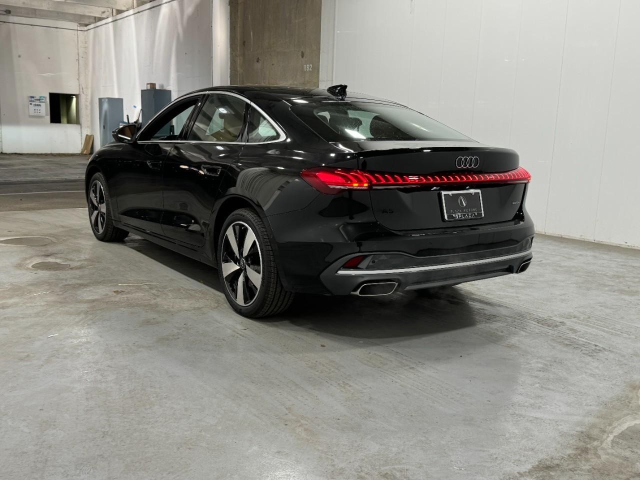 Audi A5 Vehicle Full-screen Gallery Image 3