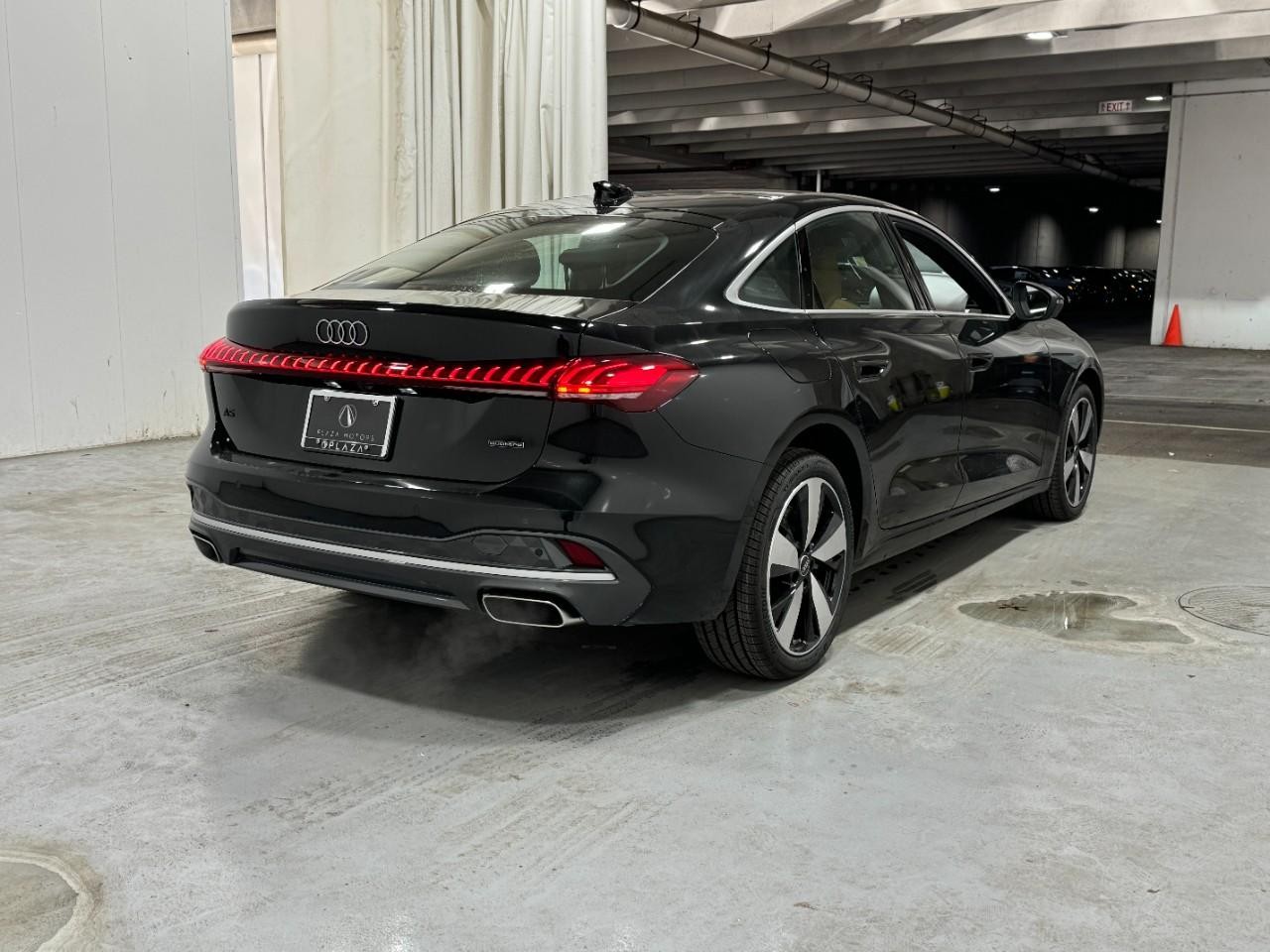 Audi A5 Vehicle Full-screen Gallery Image 4