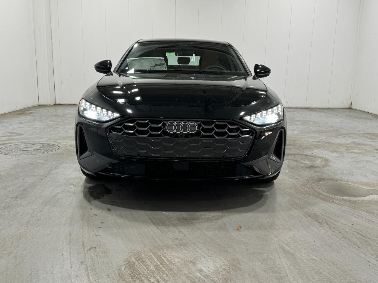 Audi A5 Vehicle Full-screen Gallery Image 7