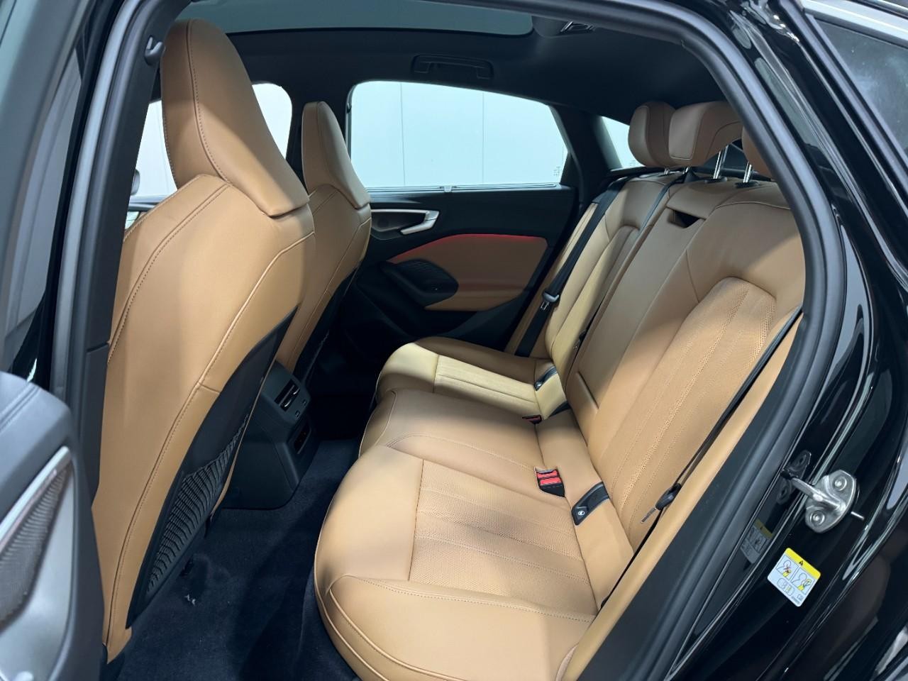 Audi A5 Vehicle Full-screen Gallery Image 8