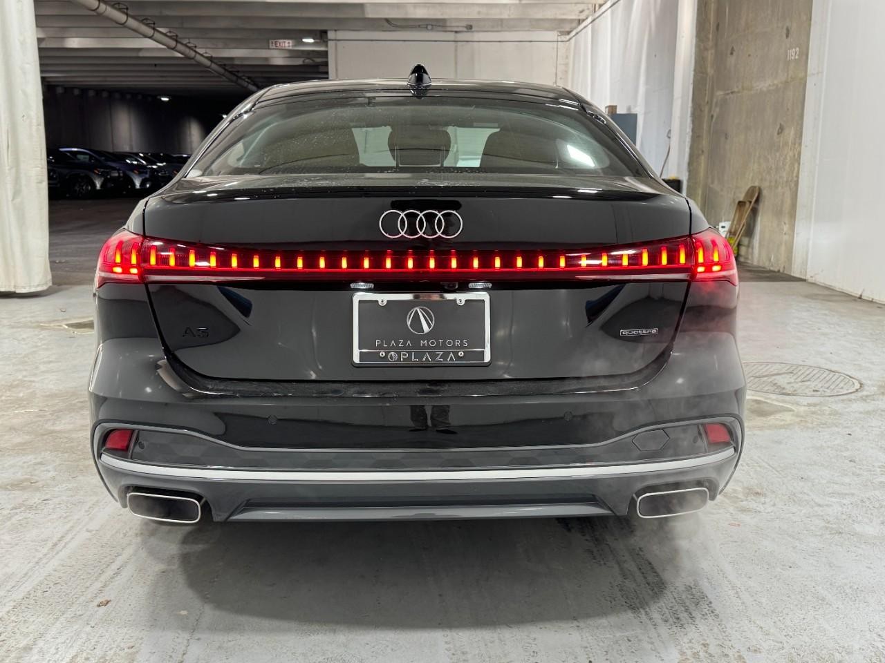 Audi A5 Vehicle Full-screen Gallery Image 9