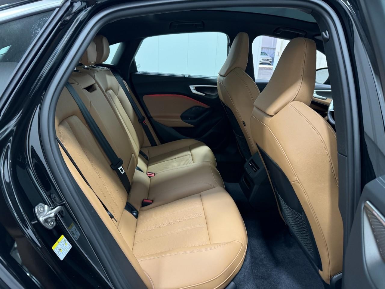 Audi A5 Vehicle Full-screen Gallery Image 10