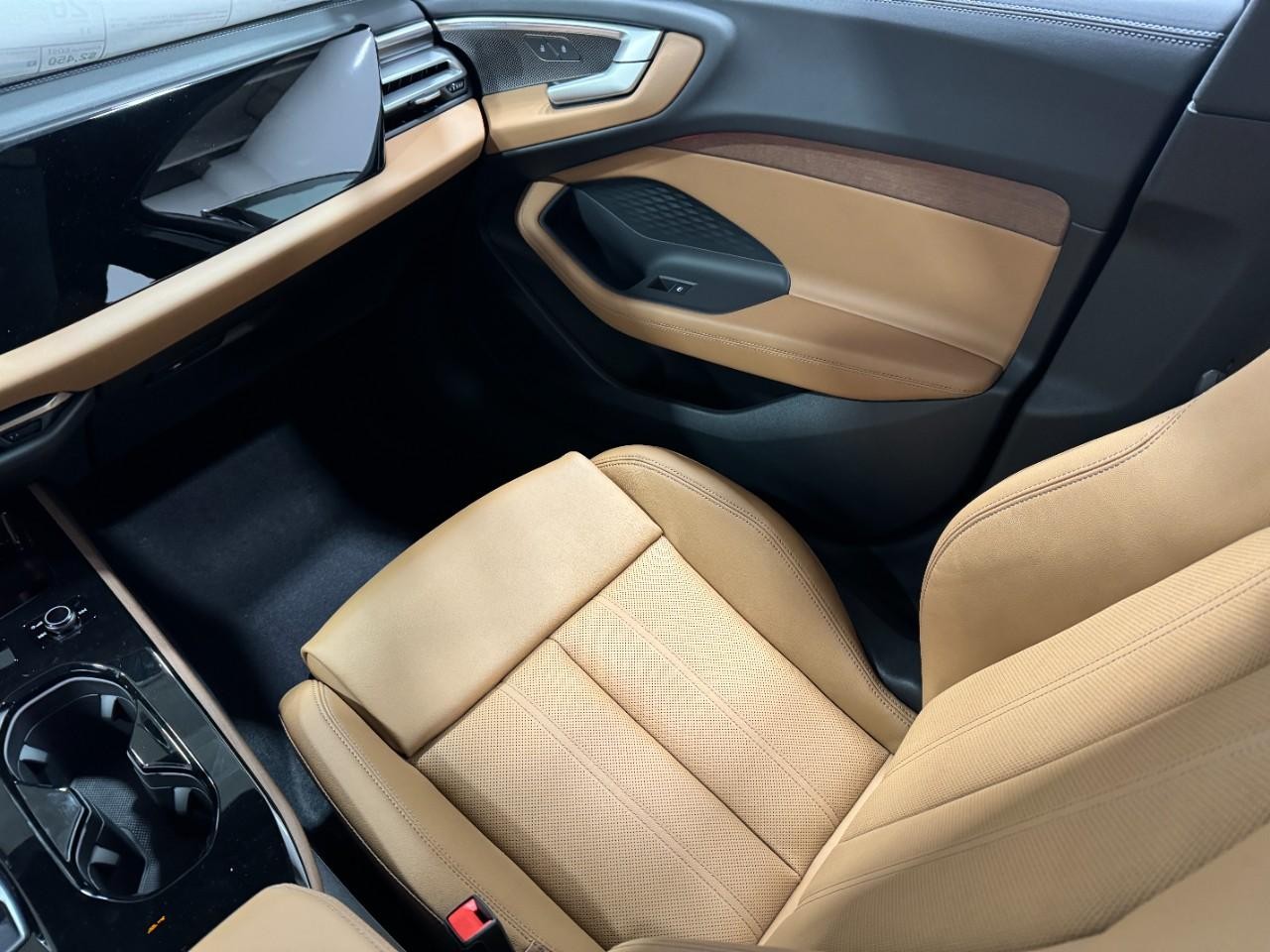 Audi A5 Vehicle Full-screen Gallery Image 17