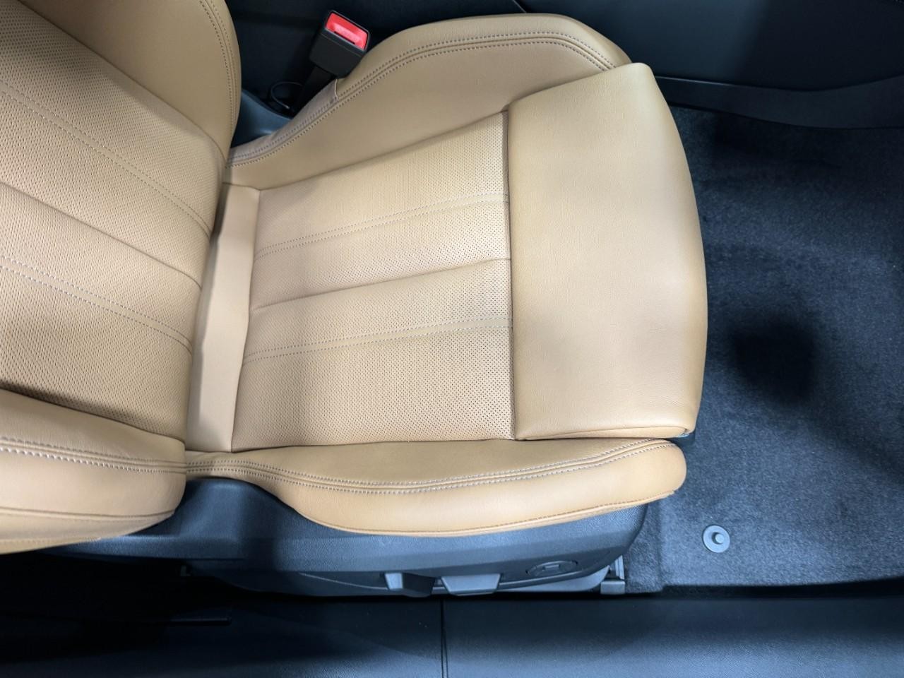 Audi A5 Vehicle Full-screen Gallery Image 19