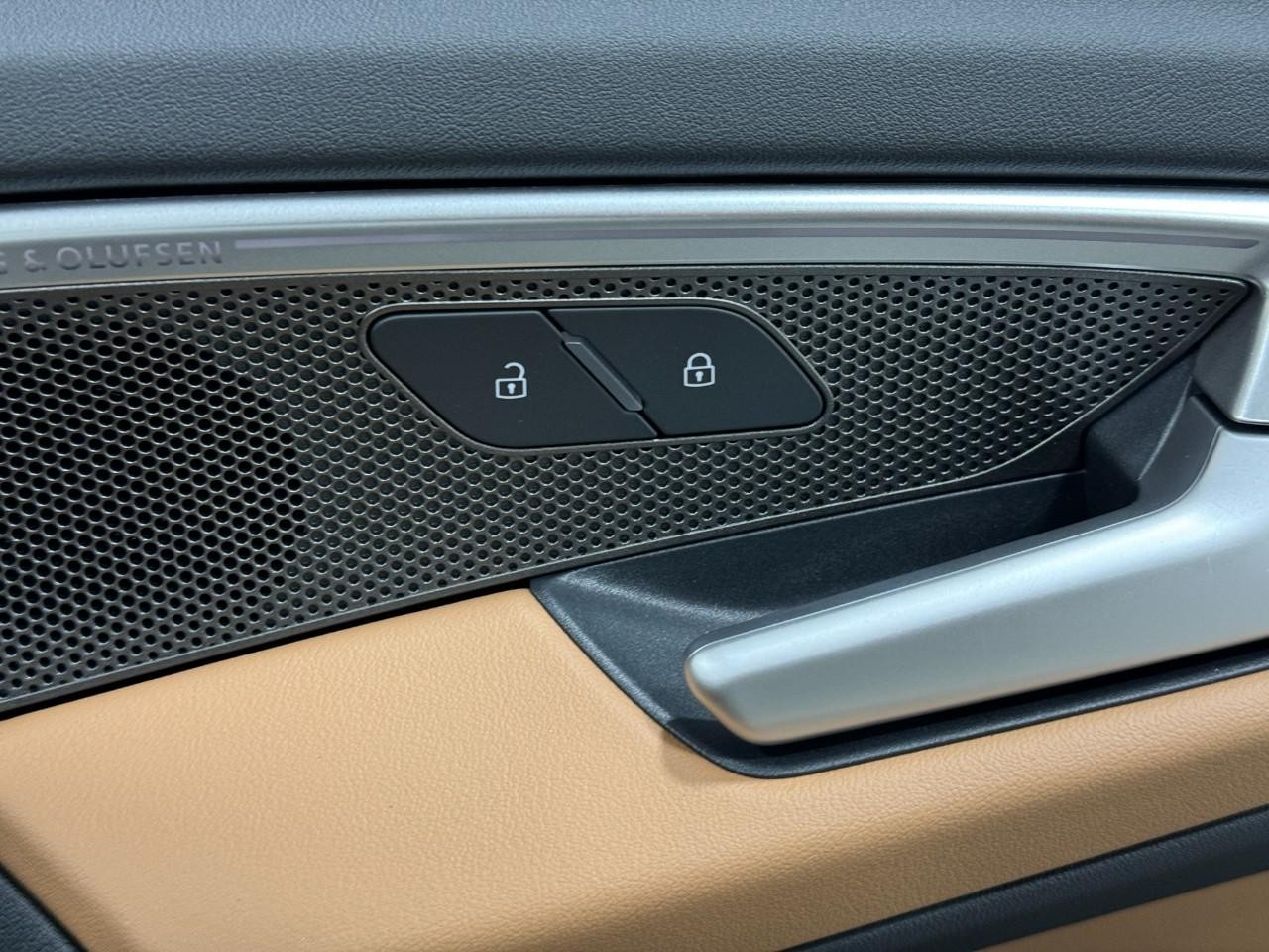 Audi A5 Vehicle Full-screen Gallery Image 21