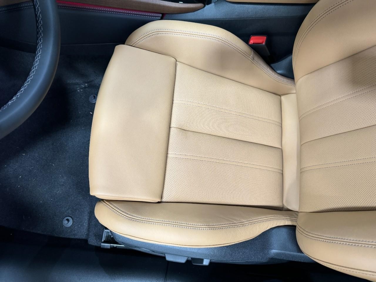 Audi A5 Vehicle Full-screen Gallery Image 26