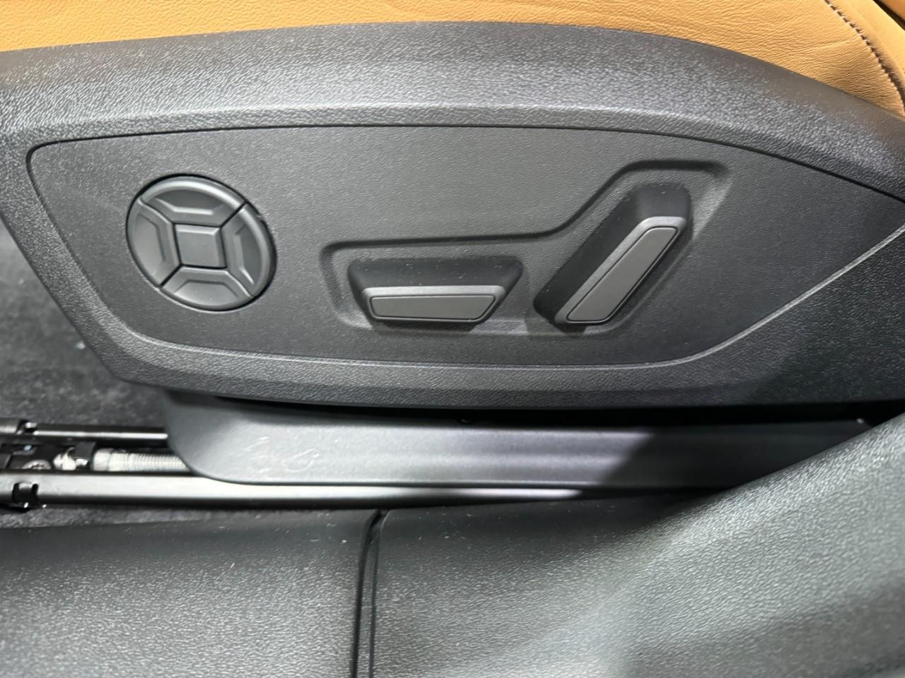 Audi A5 Vehicle Full-screen Gallery Image 27