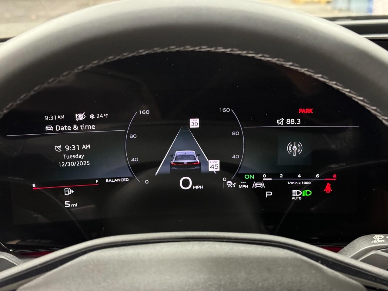 Audi A5 Vehicle Full-screen Gallery Image 31