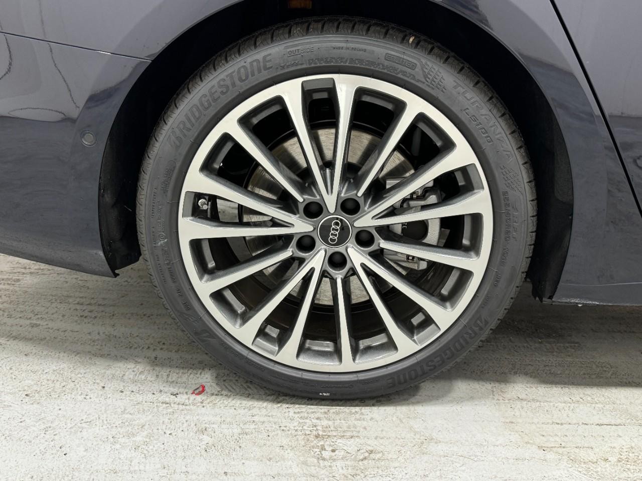 Audi A6 Sedan Vehicle Full-screen Gallery Image 5