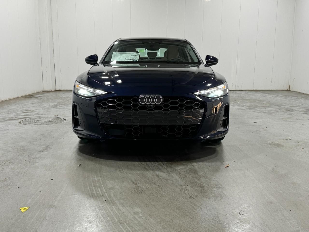 Audi A6 Sedan Vehicle Full-screen Gallery Image 7