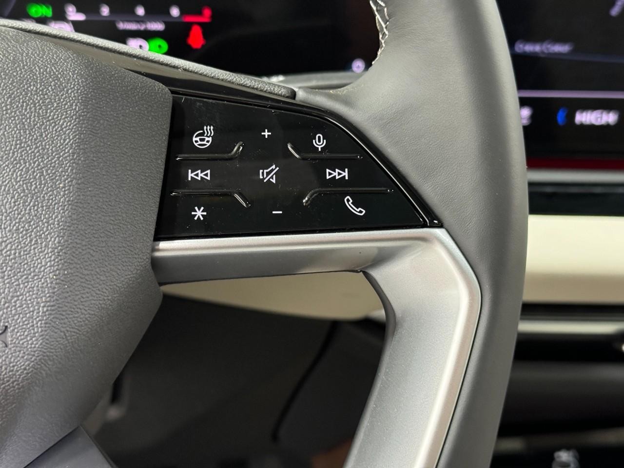 Audi A6 Sedan Vehicle Full-screen Gallery Image 30