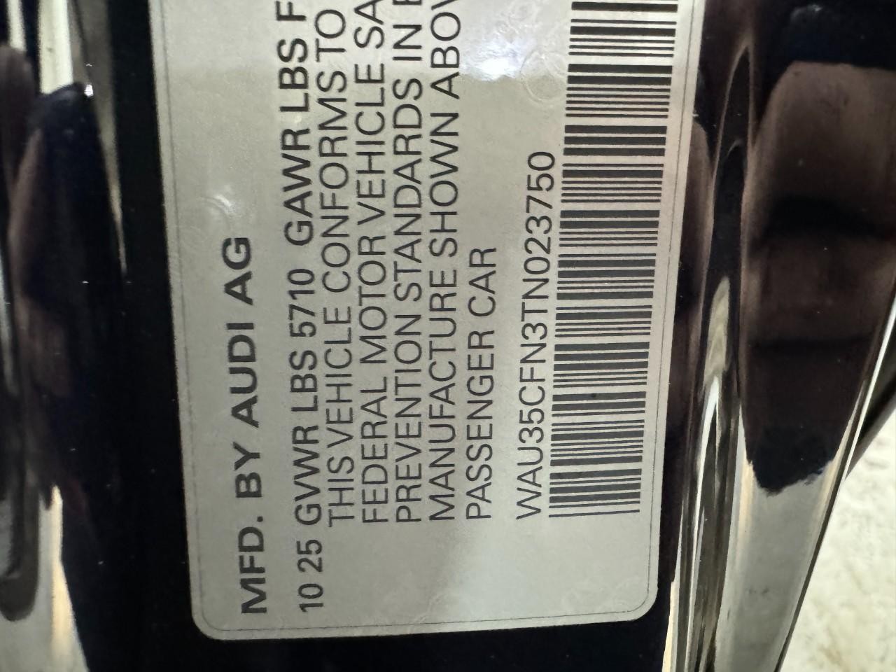 Audi A6 Sedan Vehicle Full-screen Gallery Image 33