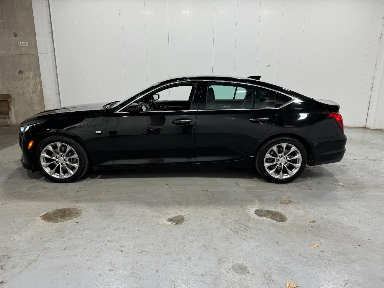 Cadillac CT5 Vehicle Full-screen Gallery Image 2