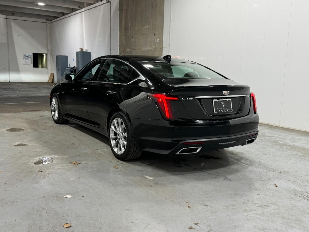 Cadillac CT5 Vehicle Full-screen Gallery Image 3