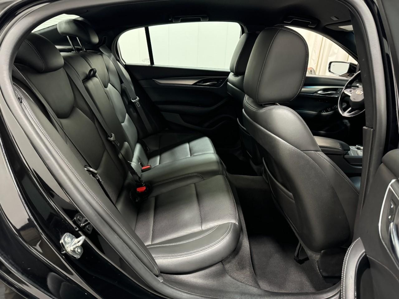 Cadillac CT5 Vehicle Full-screen Gallery Image 10