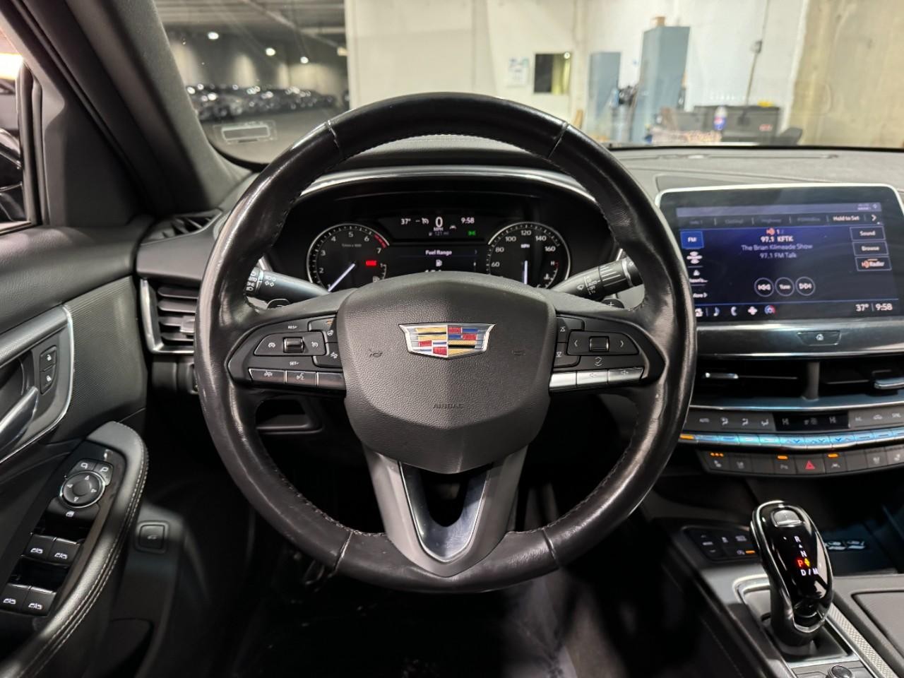 Cadillac CT5 Vehicle Full-screen Gallery Image 12
