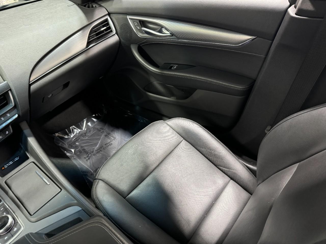 Cadillac CT5 Vehicle Full-screen Gallery Image 16