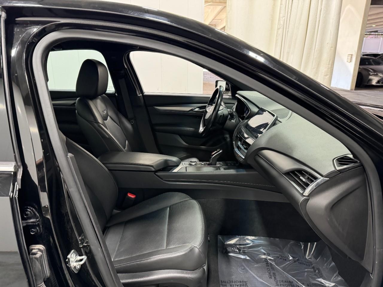 Cadillac CT5 Vehicle Full-screen Gallery Image 17