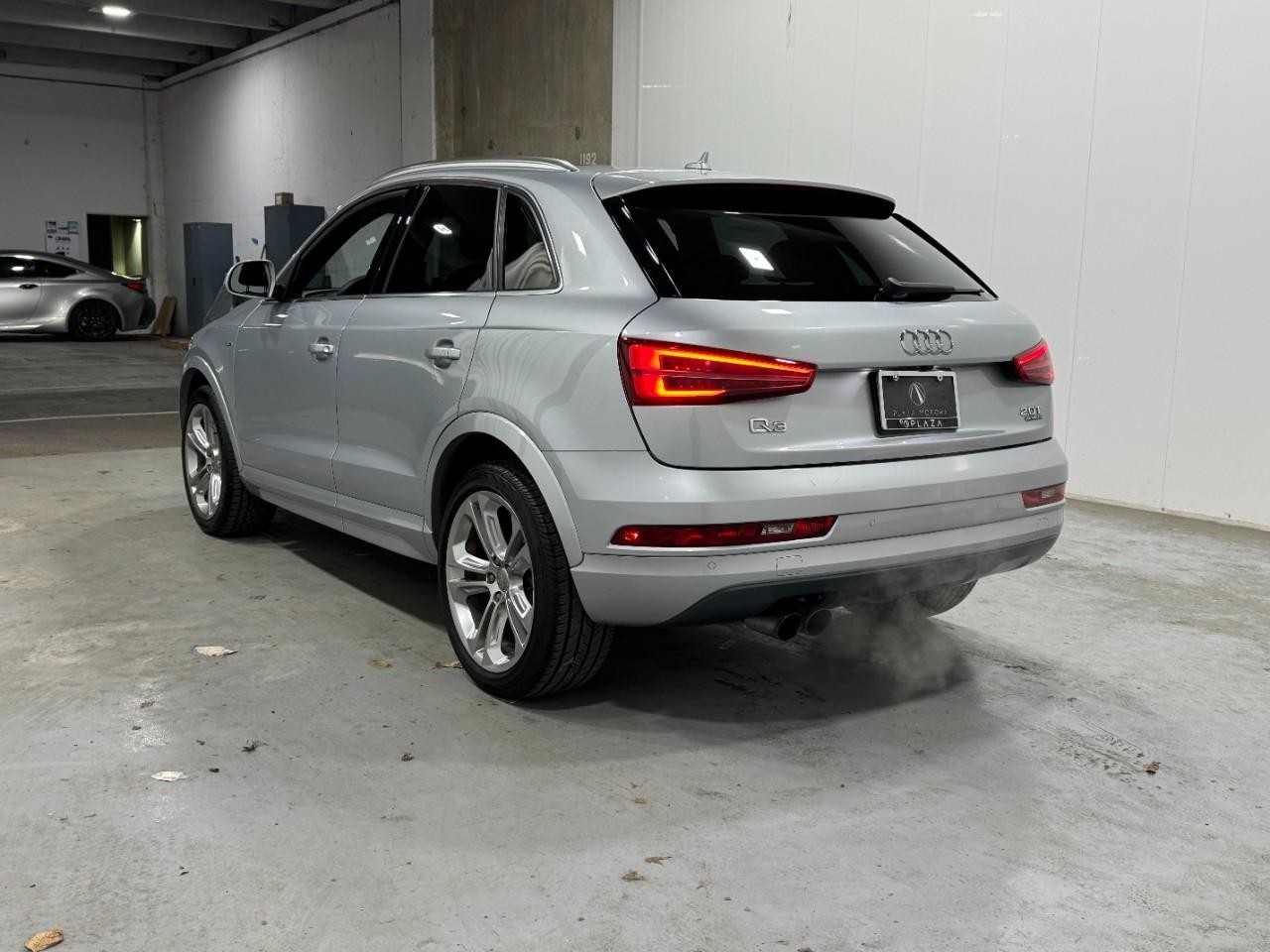 Audi Q3 Vehicle Full-screen Gallery Image 3