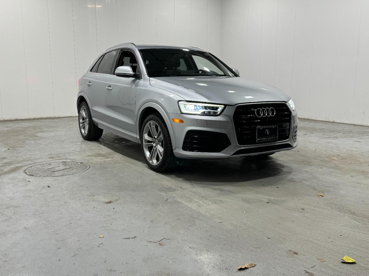 Audi Q3 Vehicle Full-screen Gallery Image 6