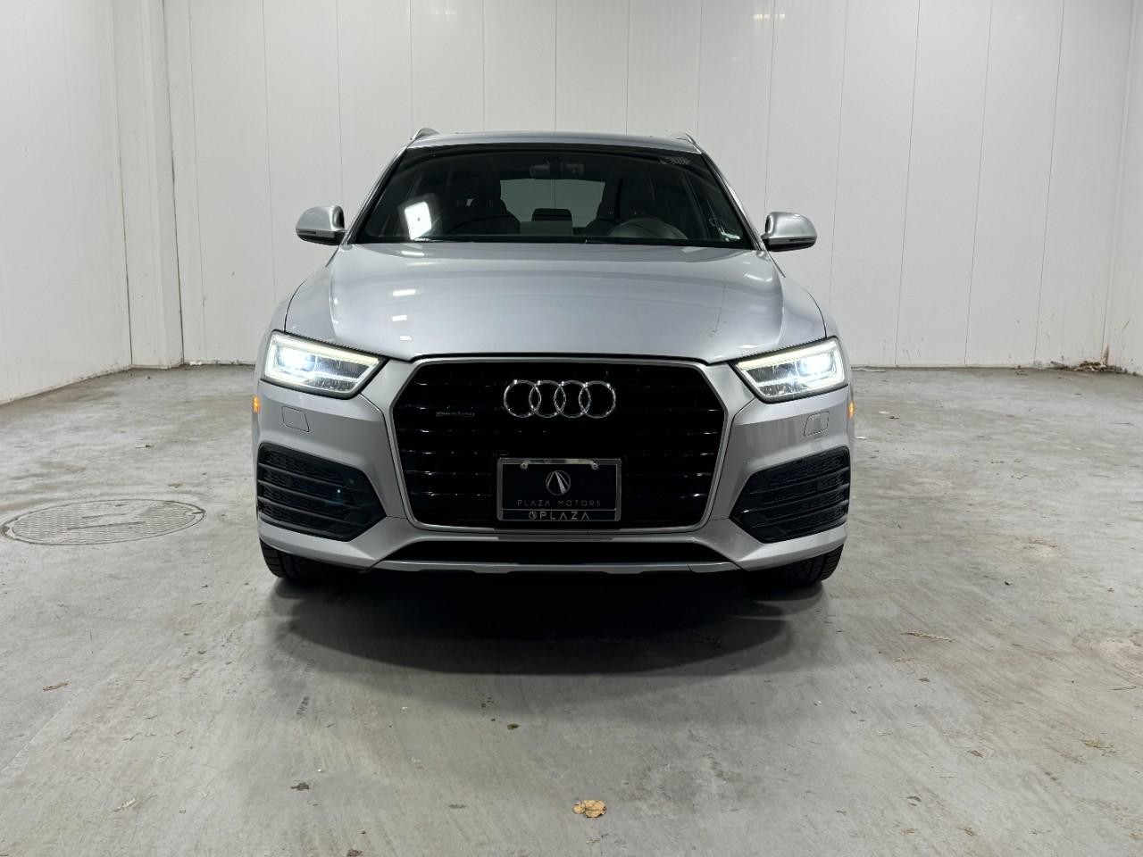 Audi Q3 Vehicle Full-screen Gallery Image 7