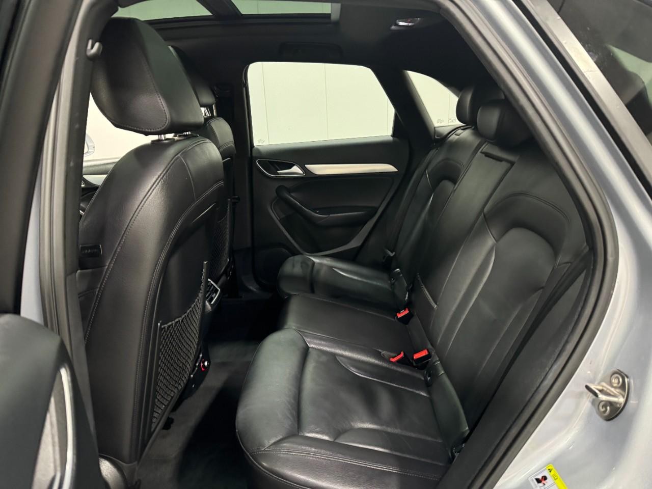 Audi Q3 Vehicle Full-screen Gallery Image 8