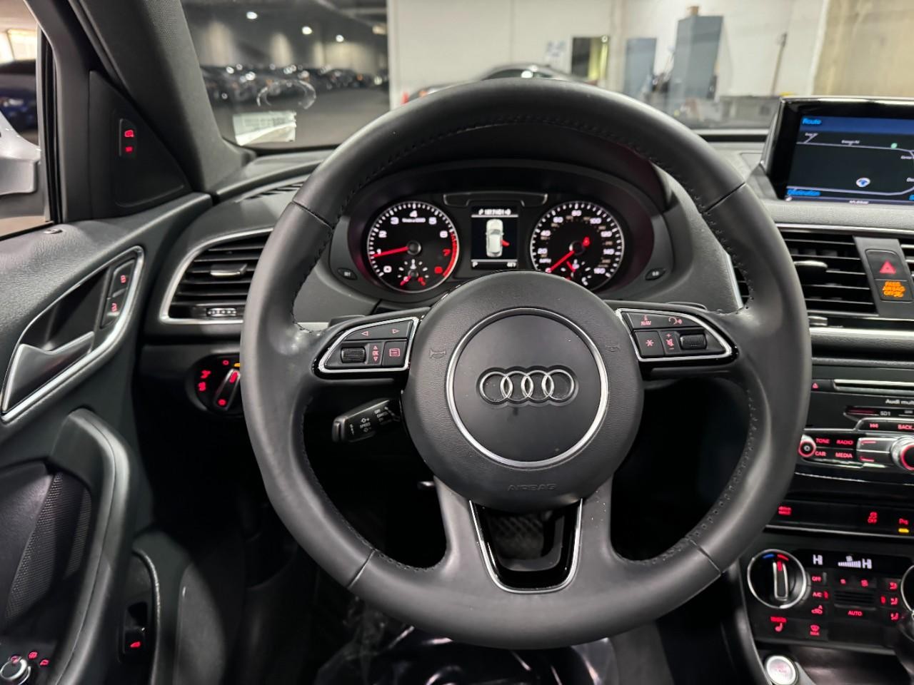 Audi Q3 Vehicle Full-screen Gallery Image 13