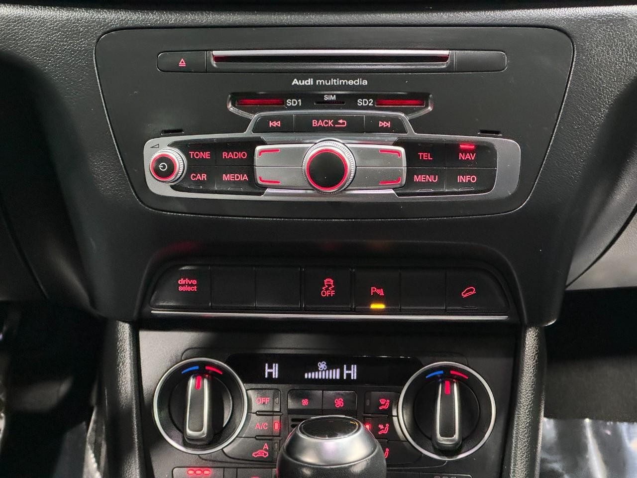 Audi Q3 Vehicle Full-screen Gallery Image 15