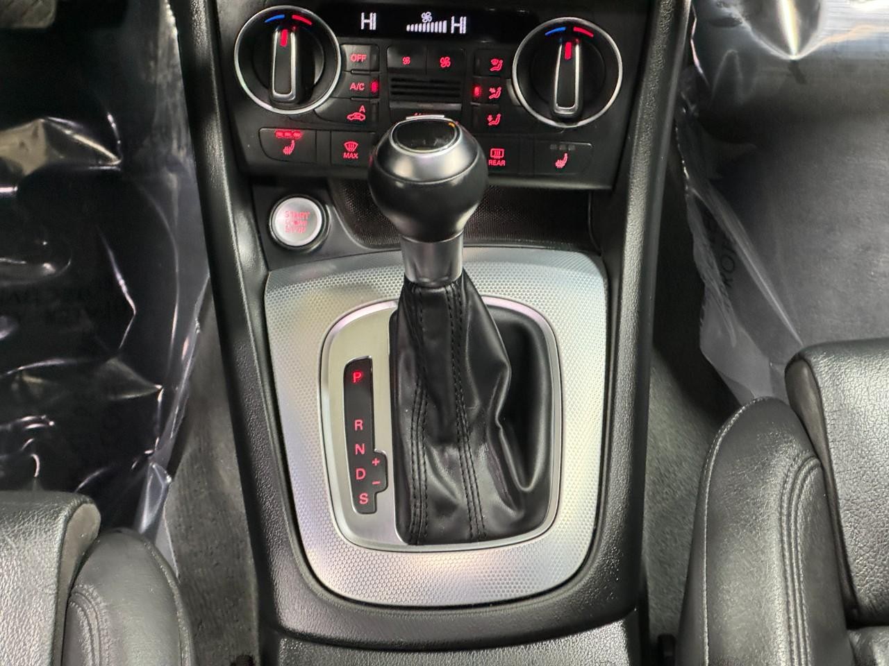 Audi Q3 Vehicle Full-screen Gallery Image 16