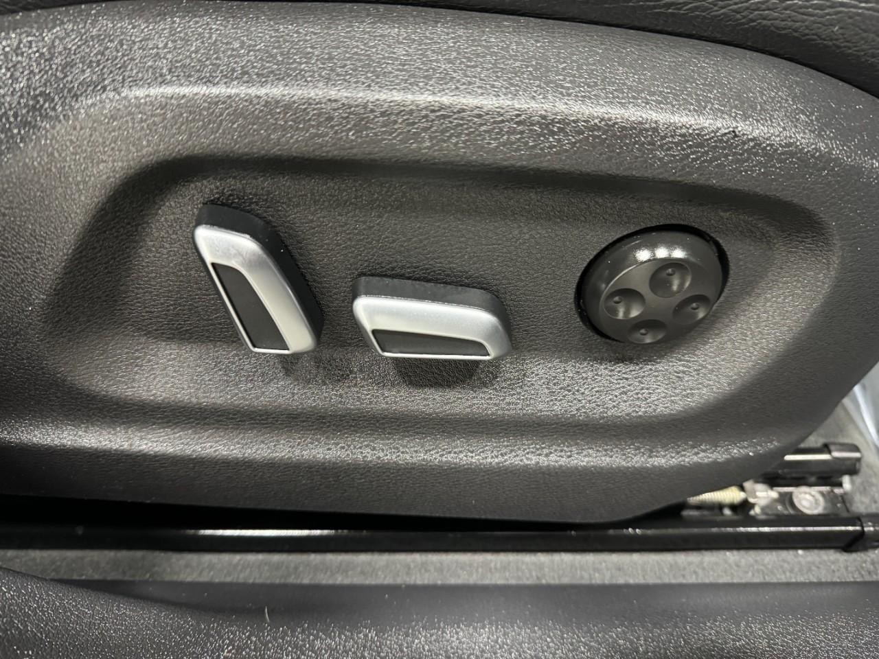 Audi Q3 Vehicle Full-screen Gallery Image 20