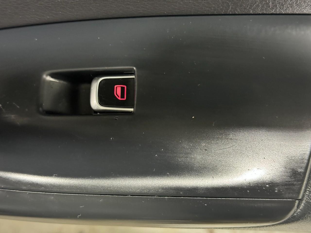 Audi Q3 Vehicle Full-screen Gallery Image 22