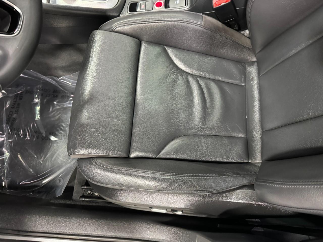 Audi Q3 Vehicle Full-screen Gallery Image 27