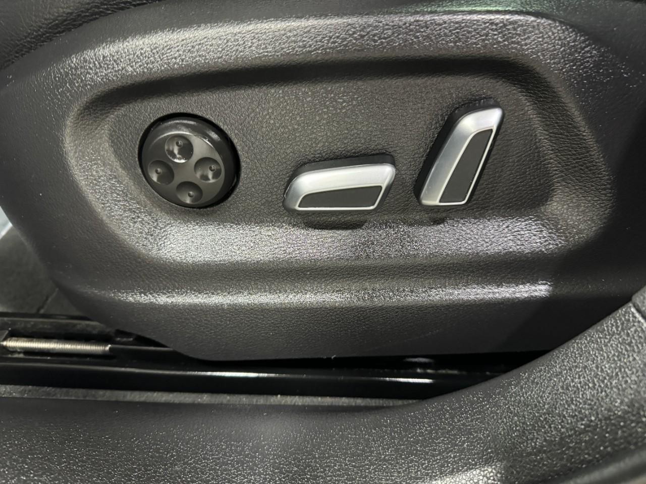 Audi Q3 Vehicle Full-screen Gallery Image 28