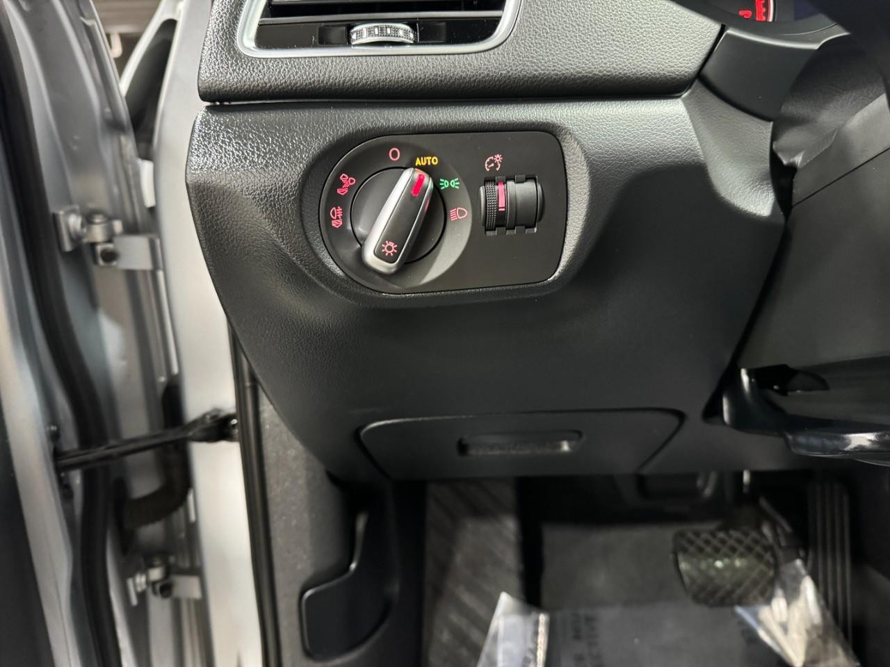 Audi Q3 Vehicle Full-screen Gallery Image 29